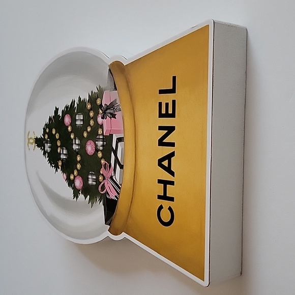 Fashion Snow Globe - Picture 3 of 4